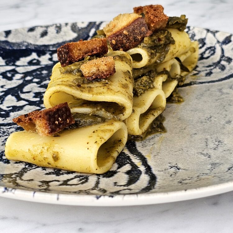 Pasta con salsina di cime di rape e broccoletti